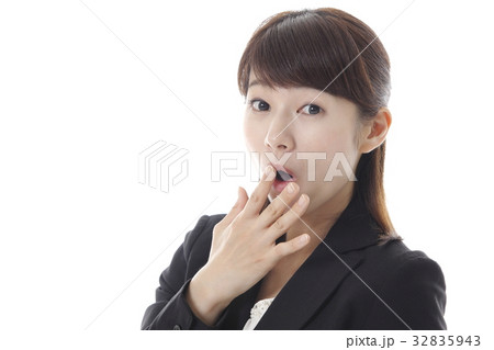 驚くOLイメージ 32835943