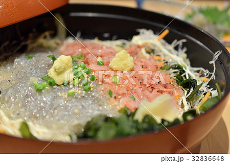 江ノ島 生しらす&桜えび丼 江ノ島 生しらす&桜えび丼 32836648