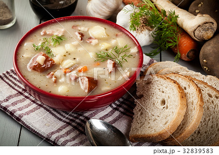 Sour soup made of rye flour 32839583