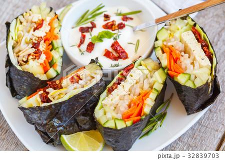 Vegan onigirazu with tofu 32839703