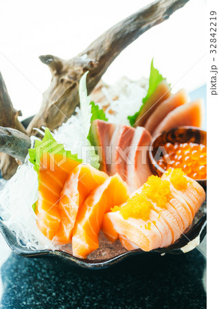 Sashimi Sashimi 32842219