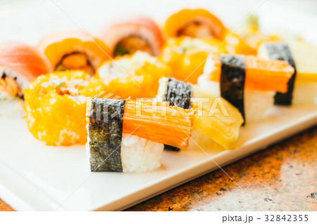 Sushi Sushi 32842355