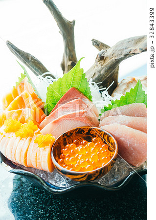 Sashimi Sashimi 32843399
