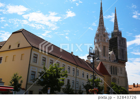 ザグレブ　大聖堂　クロアチア 32843726