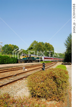 列車 鉄道 風景 32844068