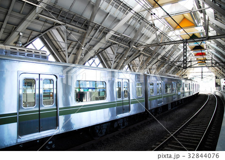 電車 駅 交通 32844076