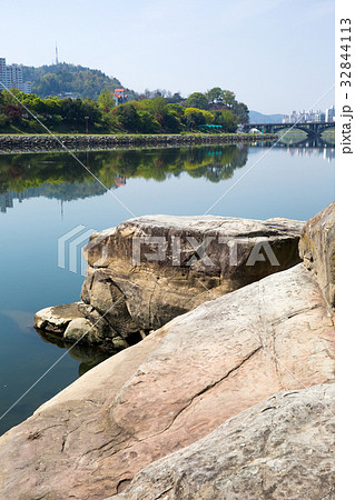 岩 石 グー 32844113