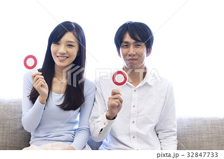 〇×クイズ　若いカップル 32847733