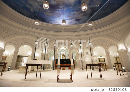 Luxury Indoors Wedding Banquet Room  32850108