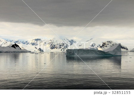 Antarctica landscape, icebergs, mountains and 32851155