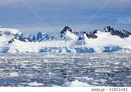Beautiful mountains and ice floes, Antarctic 32851482