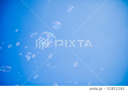 Soap bubbles 32852281