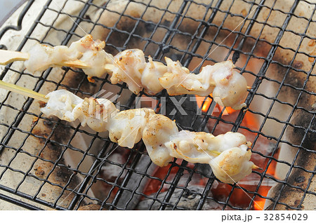 めぼう串を七輪で焼く めぼう串を七輪で焼く 32854029