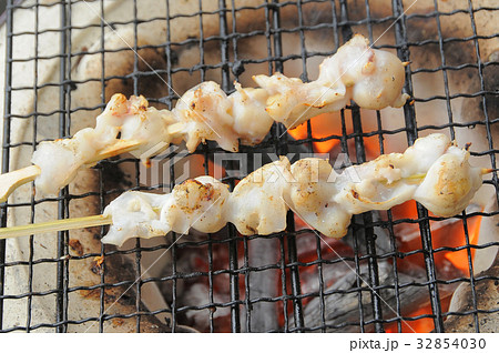 めぼう串を七輪で焼く めぼう串を七輪で焼く 32854030