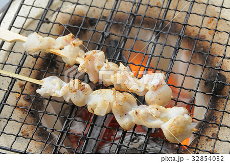 めぼう串を七輪で焼く 32854032