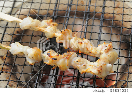 めぼう串を七輪で焼く 32854035