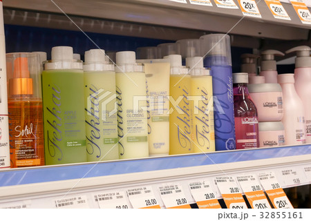 Display brilliant glossing shampoo and conditoner  32855161