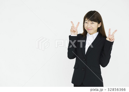 ビジネス　　若い女性　 32856366