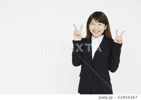 ビジネス　　若い女性　 32856367