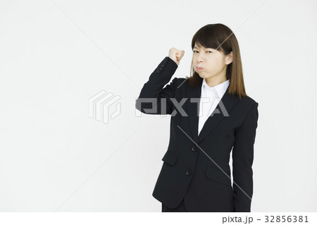 ビジネス　　若い女性　 32856381