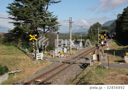 田舎の踏切 田舎の踏切 32856892