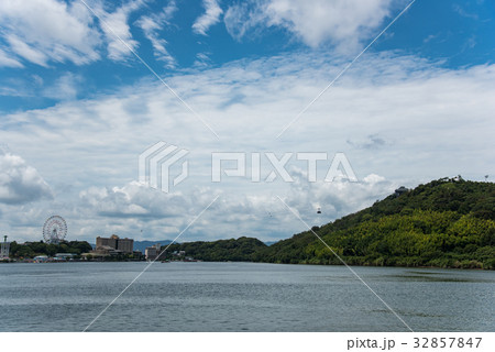 浜名湖 内浦と舘山寺ロープウェイ 向こうに浜名湖パルパル 浜名湖 内浦と舘山寺ロープウェイ 向こうに浜名湖パルパル 32857847