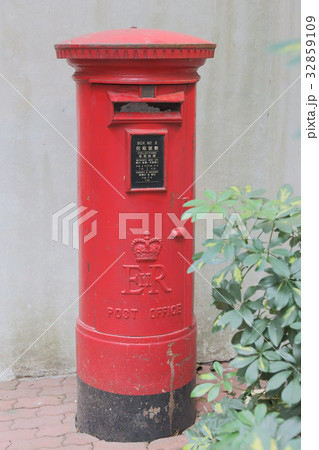 typical red british postbox isolated street 32859109