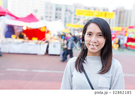 Woman in flower fair 32862185