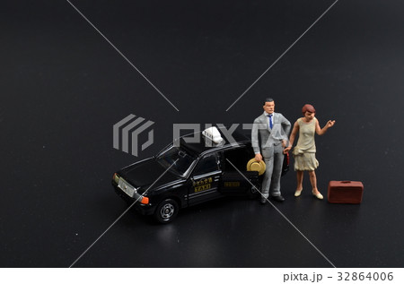 small figure with the japan taxi 32864006