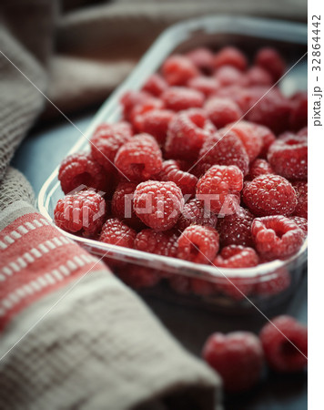 Fresh raspberries in a disposable plate 32864442