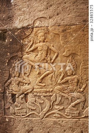 Bas-relief of three dancing women, Angkor Wat Bas-relief of three dancing women, Angkor Wat 32865575