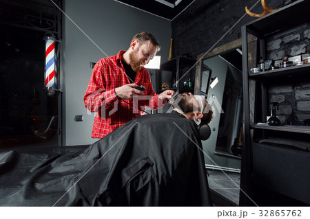 Barber making beard haircut using shaver Barber making beard haircut using shaver 32865762