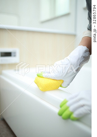 主夫 (掃除 家事 仕事 風呂場 家 30代 男性 パパ スポンジ 家電 住宅 エプロン 清潔) 32865794