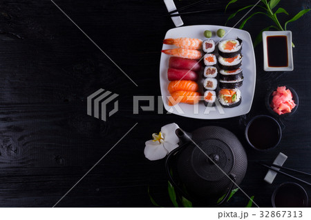 Japanese sushi dish Japanese sushi dish 32867313