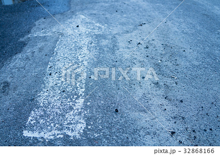 Forward arrow on the asphalt Forward arrow on the asphalt 32868166