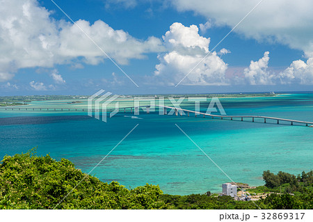 牧山展望台から見た伊良部大橋 牧山展望台から見た伊良部大橋 32869317