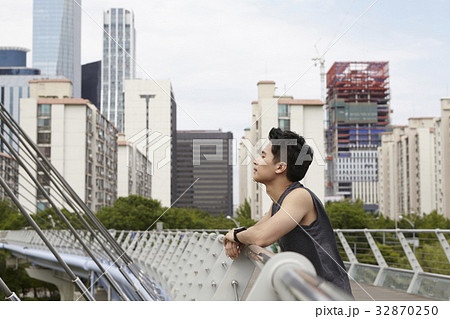 手すり ビジネス ビル 32870250