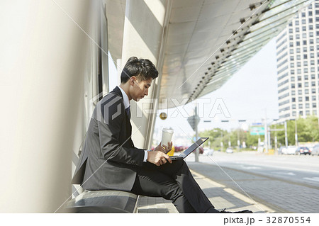 待つ 待ち 男 32870554