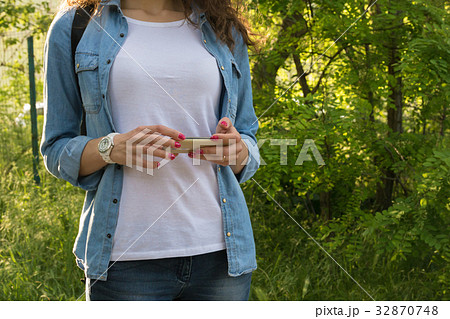 Young woman using a mobile phone 32870748
