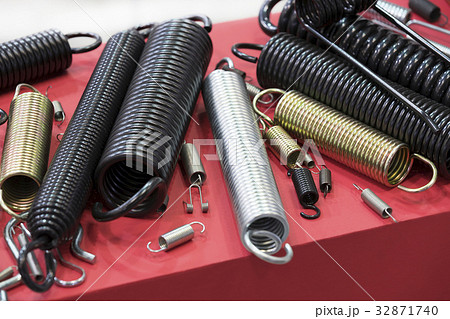 Multicolored metal of different sizes car springs  32871740