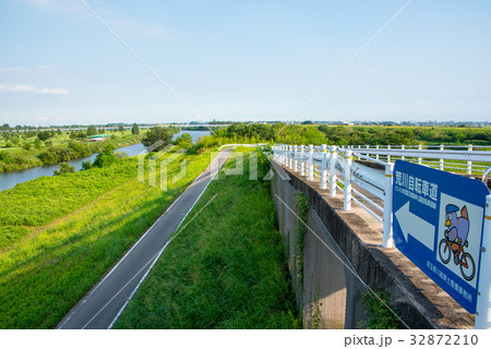 夏空 上小橋より川越線 東京方面を望む 夏空 上小橋より川越線 東京方面を望む 32872210