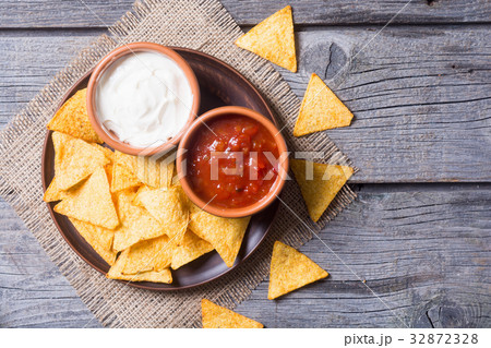 Snack for party chips nachos 32872328