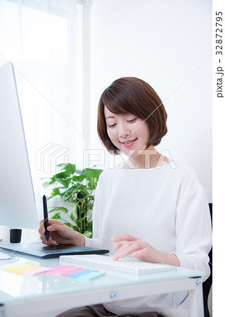 デザイナー 女性 デザイナー 女性 32872795