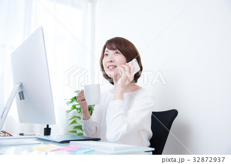 デザイナー　女性 32872937