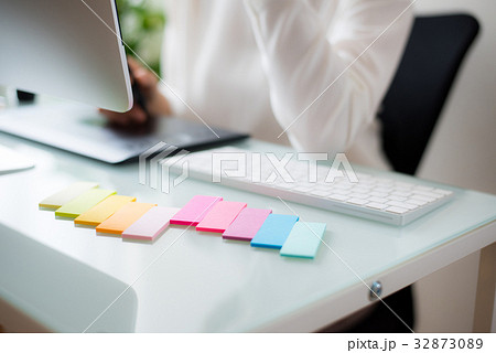 デザイナー　女性 32873089