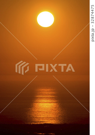 日本海に沈む夕陽 日本海に沈む夕陽 32874475
