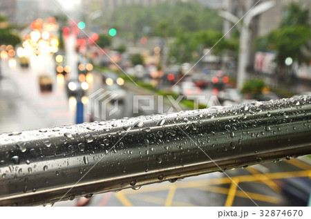 雨 浅い 表面 32874670