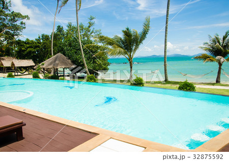 Swimming pool by the sea Swimming pool by the sea 32875592