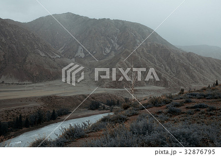 Katun River on a summer day, travel across Altai 32876795