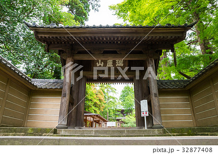 円覚寺 総門 神奈川県鎌倉市 2017年7月現在 32877408